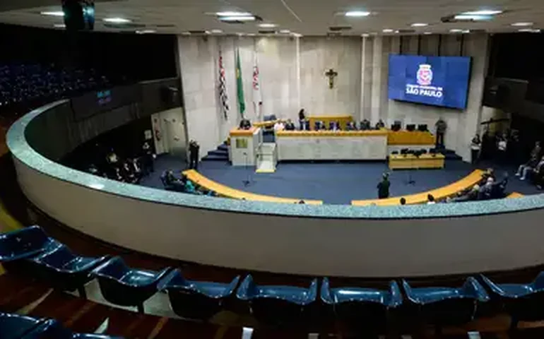 Vereadoras de SP batem boca no X e troca de xingamento vai parar na Corregedoria da Câmara