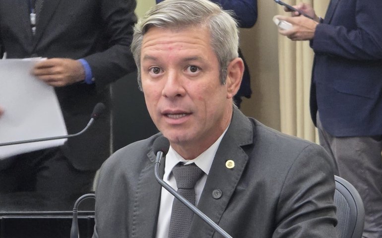 Cabo Bebeto denuncia falta de água no bairro Brisa do Lago, em Arapiraca