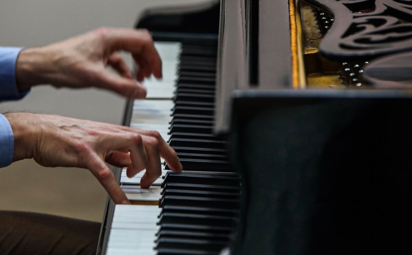 Festival de piano leva música a escolas e locais públicos de Joinville