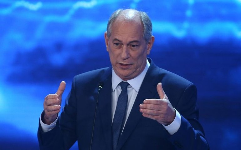 Em debate, Ciro defende mudança no padrão pedagógico