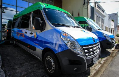 Prefeito entrega vans ao Capsi Dr. Luiz da Rocha Cerqueira