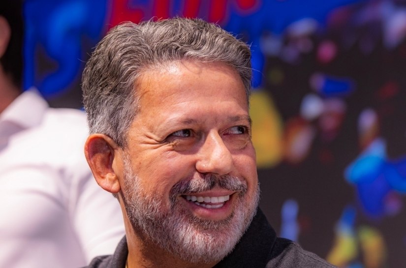 Chapas articuladas por Arthur devem eleger cinco federais, podendo chegar a seis, e consolidam caminho de Lira ao Senado