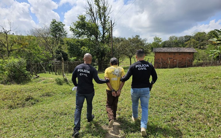 Polícia Civil prende em Chã Preta, homem que matou vizinho a facadas no interior de PE*