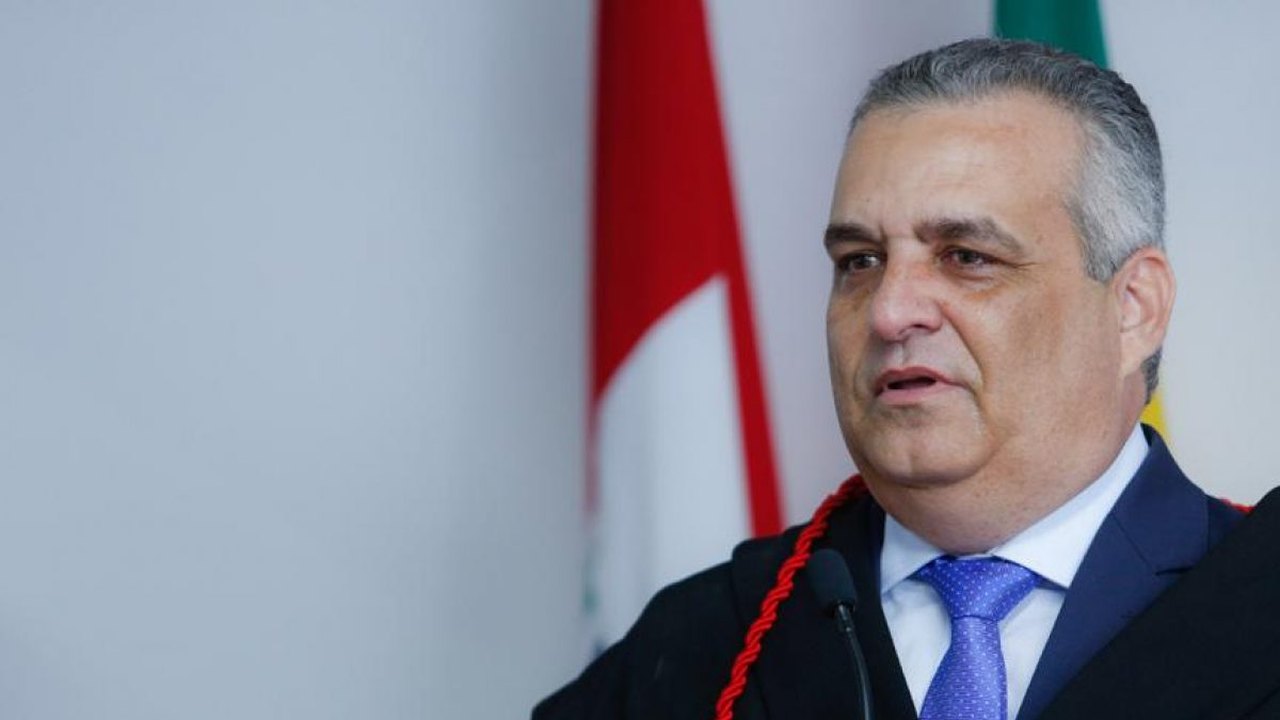 Alfredo Gaspar entrega chefia do Ministério Público e pede exoneração do cargo após 24 anos de dedicação à instituição