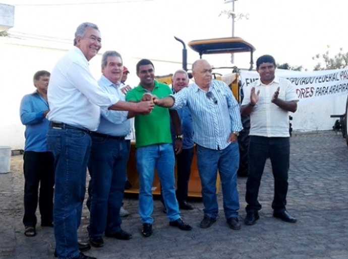 Pequenos produtores rurais do Agreste recebem tratores do Governo