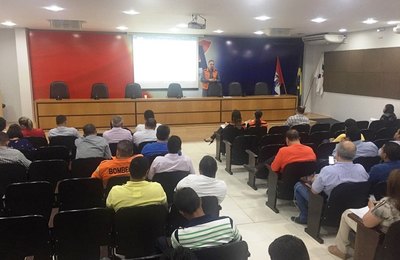 AMA e Defesa Civil alertam coordenadores municipais para chuvas intensas