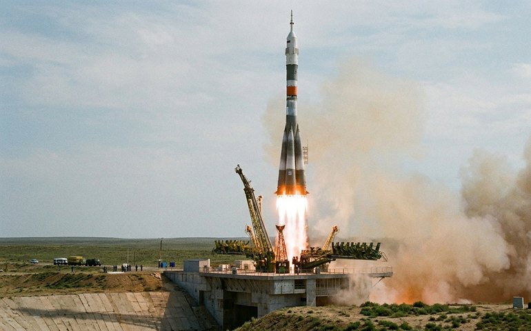 Foguete russo Soyuz-2.1a lança satélite militar com sucesso