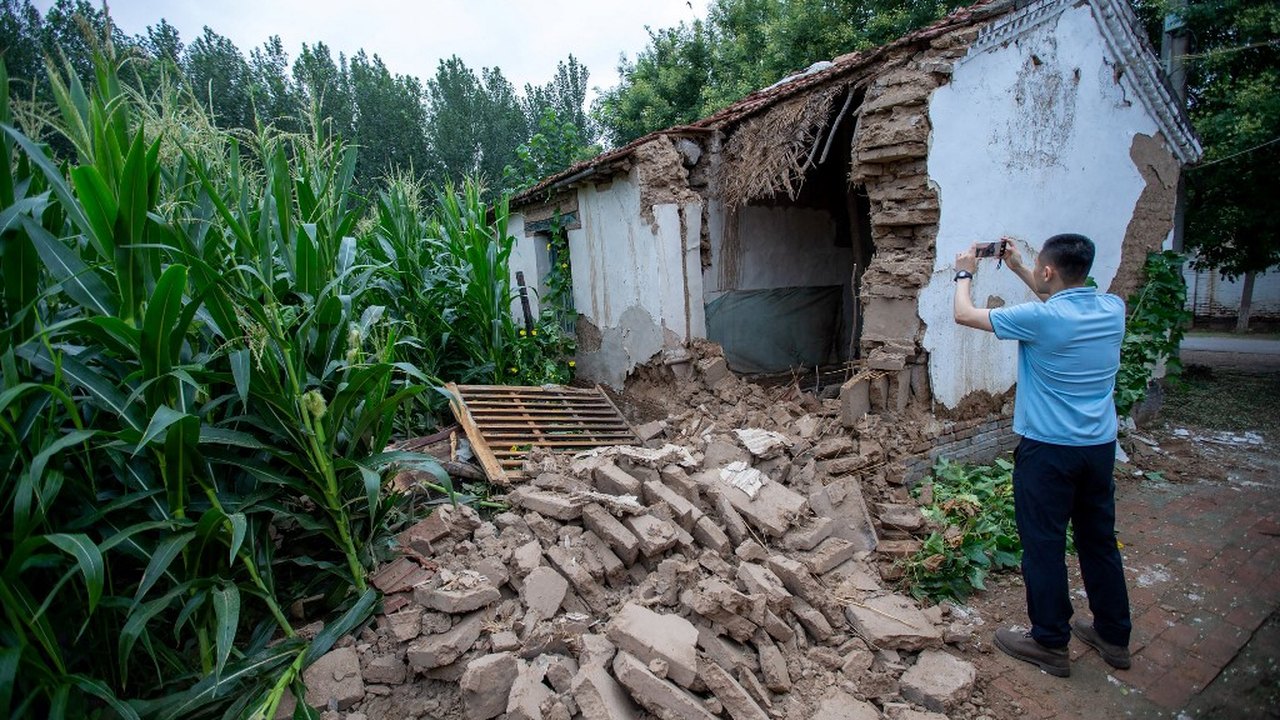 Terremoto de magnitude 5,4 derruba prédios e deixa dezenas de feridos