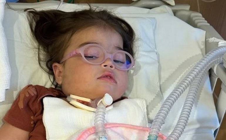 Letícia Cazarré atualiza estado de saúde da filha, que está internada na UTI