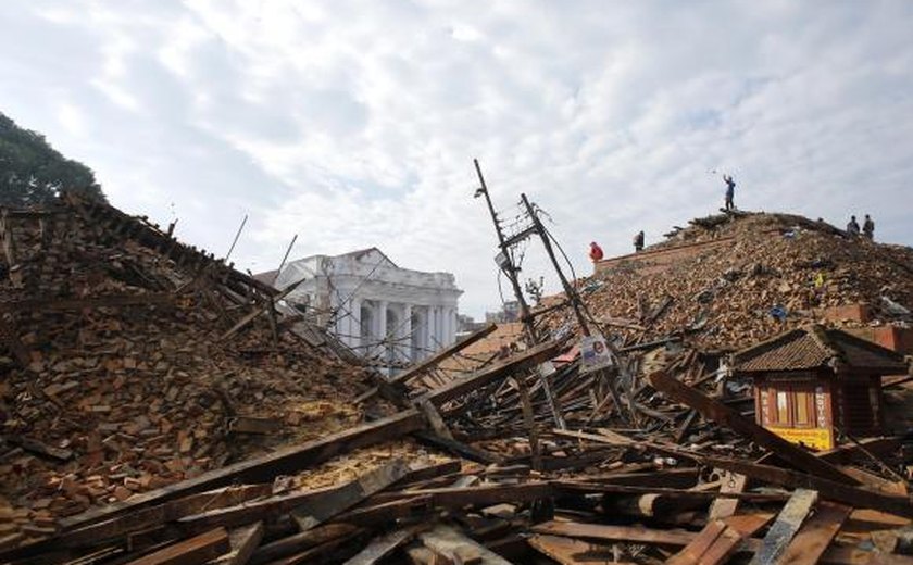 OMS pede US$ 5 milhões para ajudar feridos no Nepal