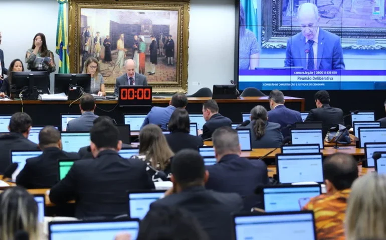 Câmara negocia Refis a partidos em PEC após repercussão negativa de anistia completa a siglas