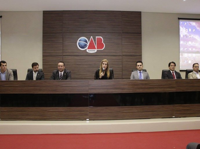 Mais de 60 novos advogados prestam juramento em solenidade na OAB/AL