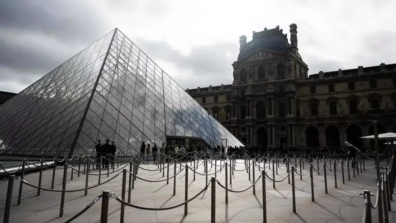 Museu do Louvre fecha galeria Campana por 'fragilidades'