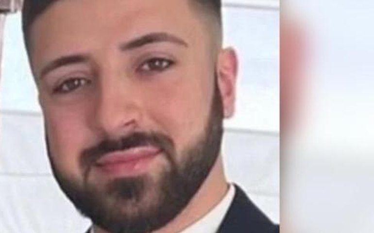 Suspeito de matar mulher e filhas de comentarista da BBC com besta está em estado grave, diz polícia do Reino Unido