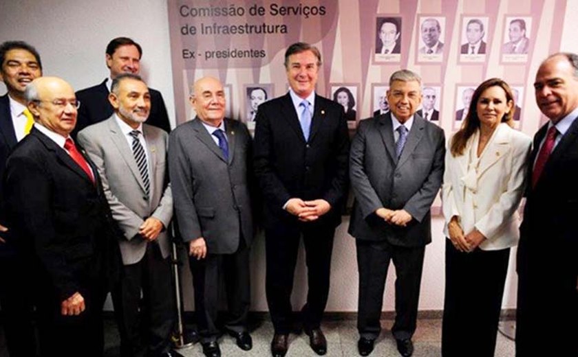 Senadores reconhecem avanços de comissão presidida por Collor