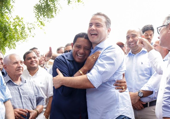 Renan e Júlio inauguram Sistema de Abastecimento de Água em Lagoa do Caldeirão
