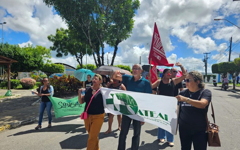 Servidores da saúde de Cajueiro fazem paralisação de 24h