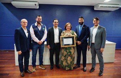 Câmara de Maceió entrega comenda Pontes de Miranda a promotora Marluce Falcão