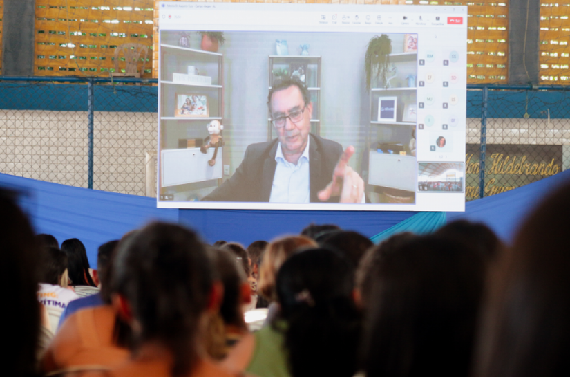 Profissionais da educação de Campo Alegre participam de palestra com o renomado escritor Augusto Cury