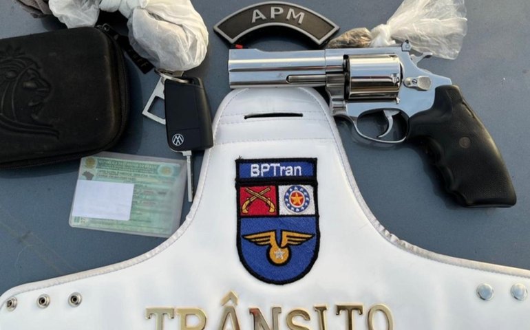 Operação do Batalhão de Trânsito apreende arma de fogo e drogas em operação na Rota do Mar