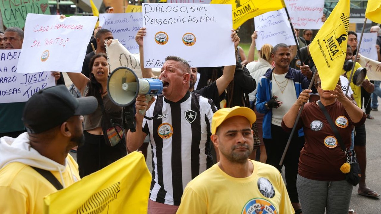 Camêlos protestam contra programa da prefeitura no Rio