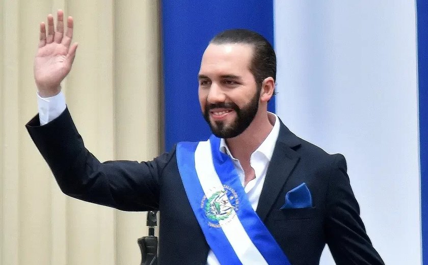 Para concorrer à reeleição em El Salvador, Bukele nomeia secretária como presidente interina