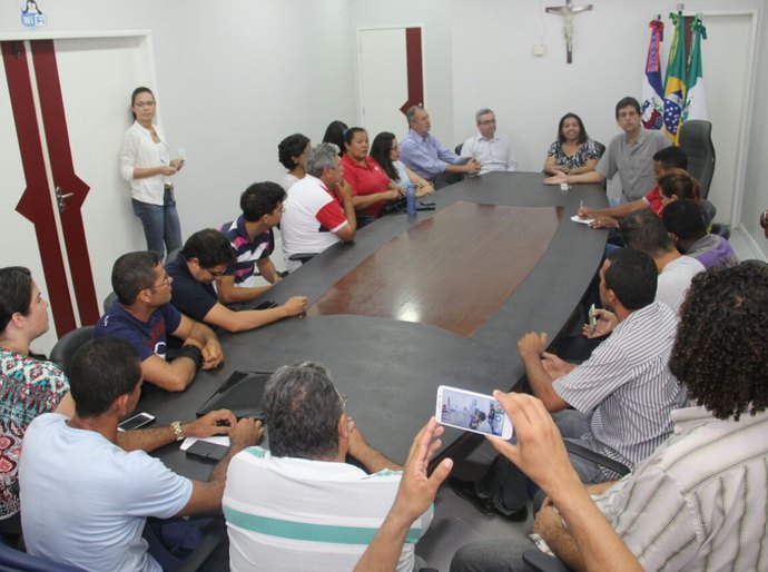 Prefeitura recebe sindicatos e mantém diálogo com servidores em Arapiraca