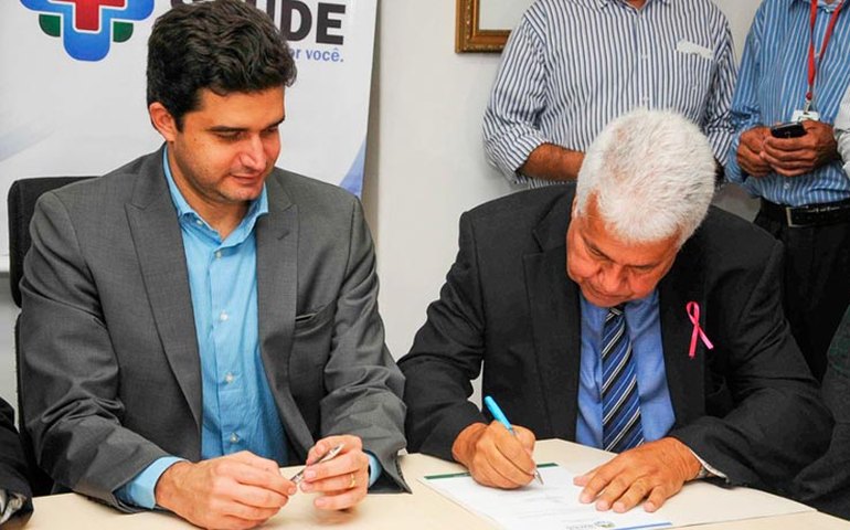 Maceió: Prefeito Rui Palmeira empossa José Thomaz Nonô como novo gestor da SMS