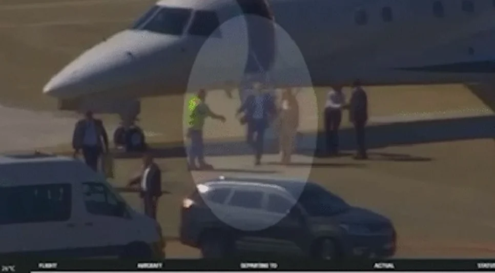 Imagens de 2025 mostram Moraes e Viviane desembarcando de jatinho no Aeroporto Santos Dumont