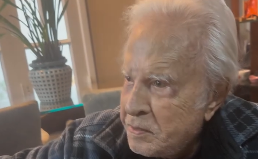 Ícone da TV, Cid Moreira virou youtuber aos 92 anos: 'Poderia ficar olhando para o teto, mas não quis'