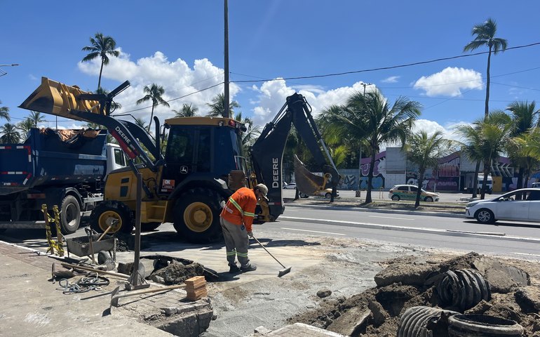 Obra de drenagem interdita parcialmente Av. Industrial Cícero Toledo, no Jaraguá