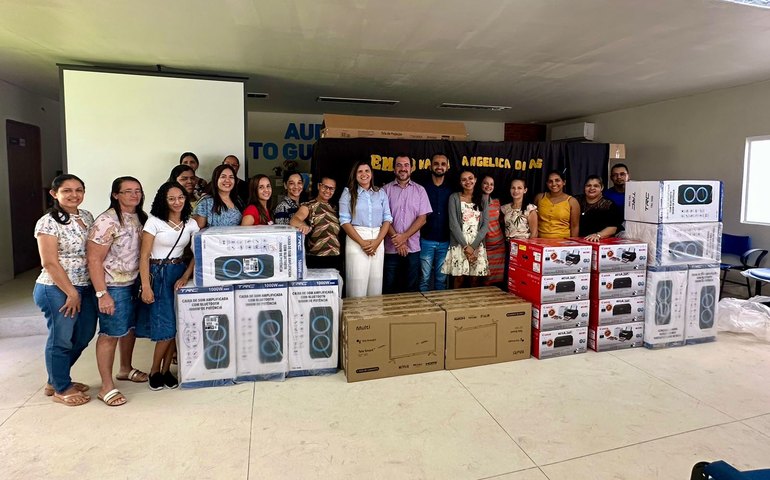Prefeita Marcela Gomes entrega novos equipamentos para escolas da zona rural de Novo Lino