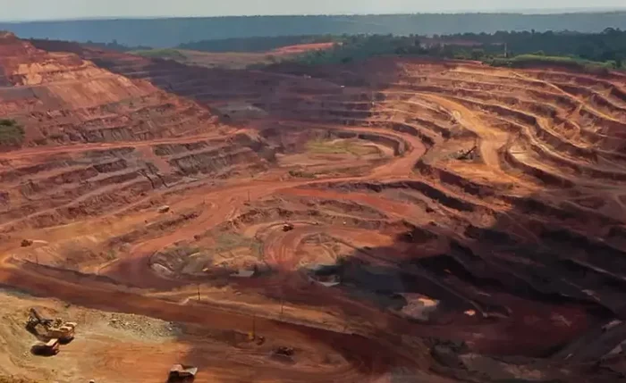 Na Serra dos Carajás está uma das maiores reservas de ferro do mundo, além de outros minerais estratégicos Na Serra dos Carajás está uma das maiores reservas de ferro do mundo, além de outros minerais estratégicos