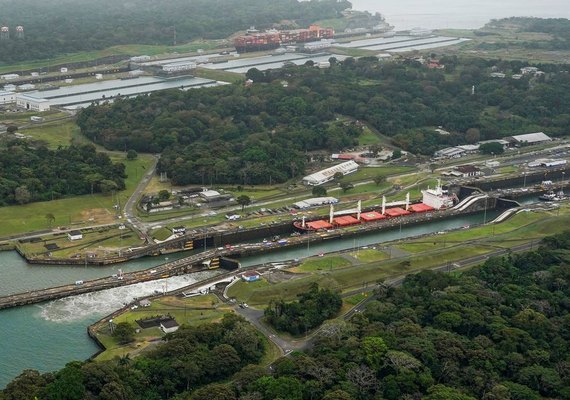 Panamá nega reivindicação dos EUA de direitos de travessia de canal