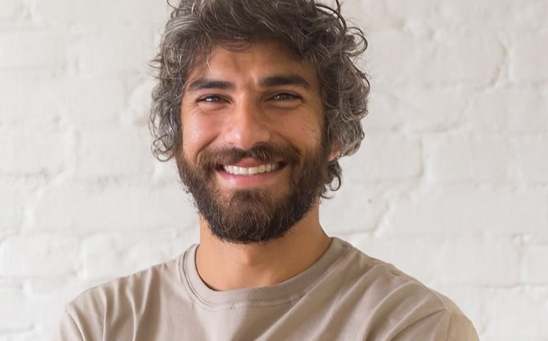 Ex de Deborah Secco, Hugo Moura faz primeira aparição ao lado de jornalista apontada como affair