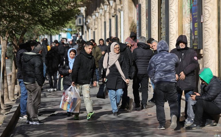 Trump impõe tarifa de 25% a países que mantiverem relações comerciais com o Irã