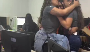 Funcionárias dividiam rotina entre emprego e estudos para custear a graduação quando receberam a proposta do chefe / Foto: X