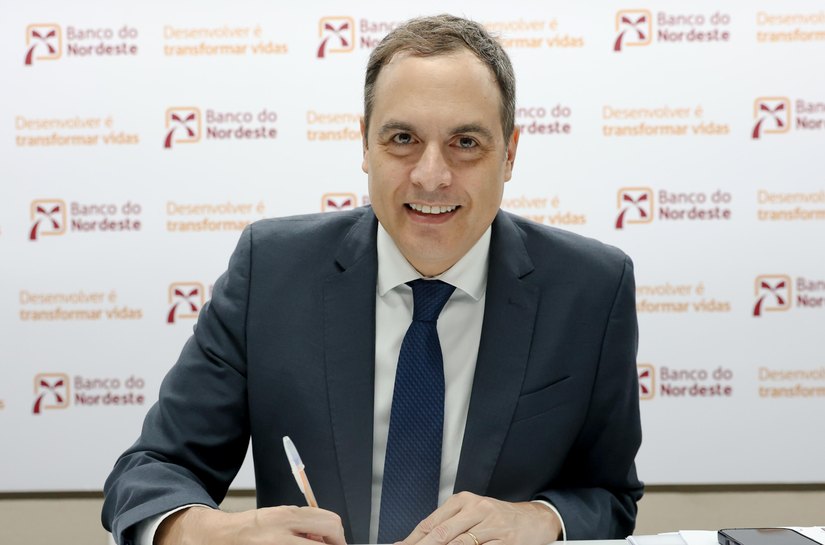 Paulo Câmara toma posse na presidência do BNB com foco na ampliação do apoio aos pequenos negócios