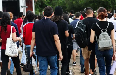 Renda baixa e racismo impedem conclusão do ensino básico, diz pesquisa