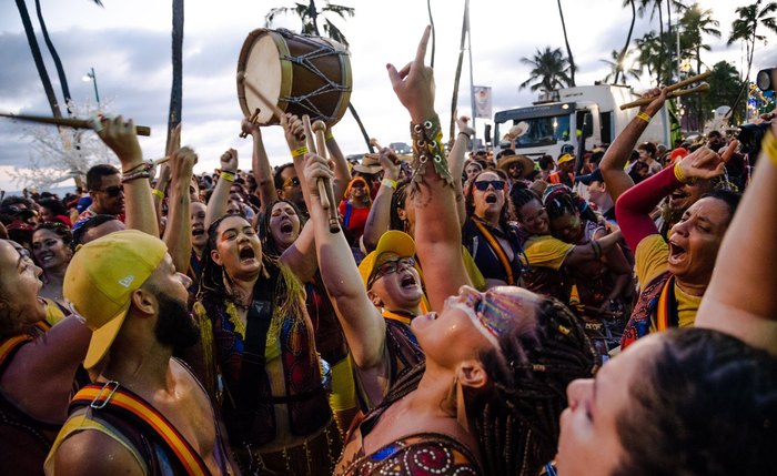 Desfile do Bloco Rock Maracatu nas prévias de carnaval de 2024