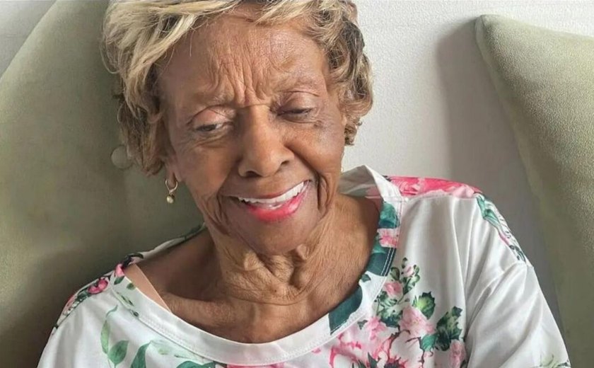 Morre Cissy Houston, cantora gospel e mãe de Whitney Houston, aos 91 anos