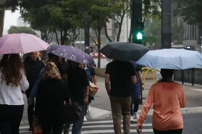 Mesmo com chuva fraca, São Paulo registra falta de luz em bairros