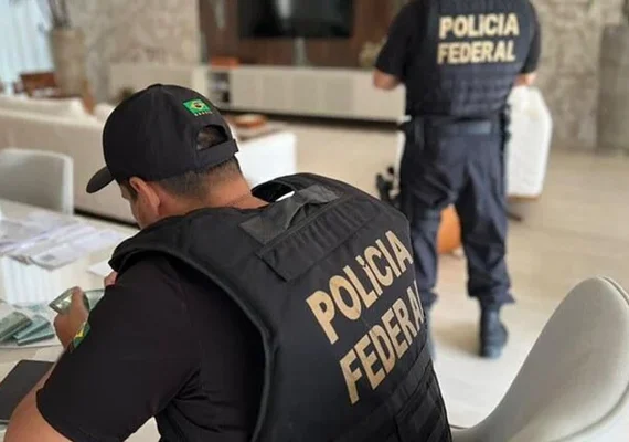 Polícia Federal faz operação em Alagoas e três estados e prende suspeitos de integrar rede de tráfico e lavagem de dinheiro