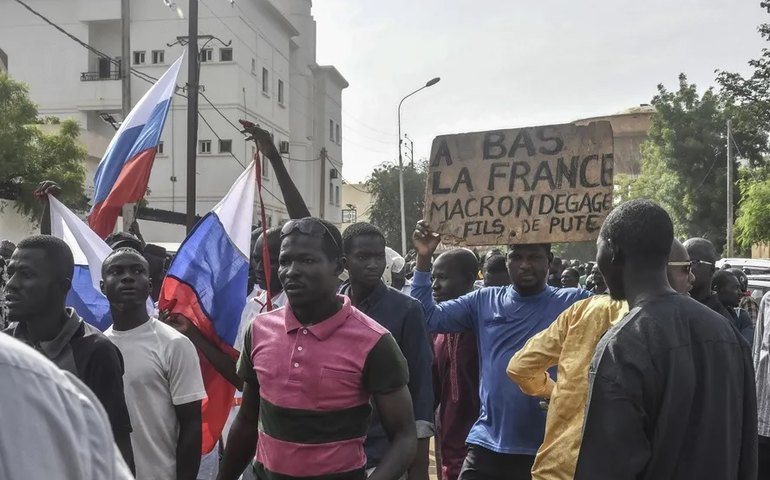Países europeus começam a retirar cidadãos do Níger após golpe de Estado