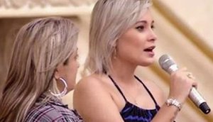 Andressa Urach contando seu testemunho no Templo de Salomão
