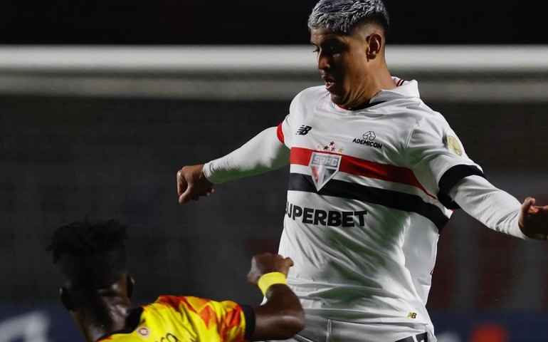 São Paulo faz seu pior jogo com Zubeldía e empata com Barcelona pela Libertadores