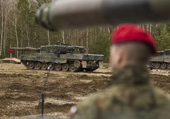 Dinamarca e Holanda enviarão 14 tanques à Ucrânia