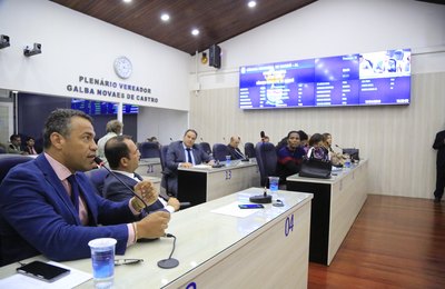Vereadores pedem demolição de prédio  abandonado