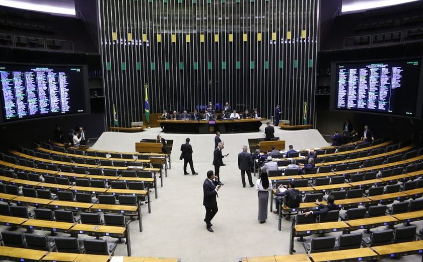 Câmara aprova texto-base de programa para acelerar análises de benefícios do INSS