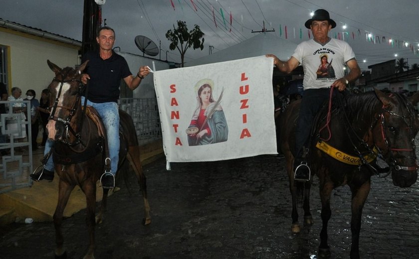 Povoado Tapera em Anadia abre os festejos da padroeira Santa Luzia com tradicional festa dos bandos
